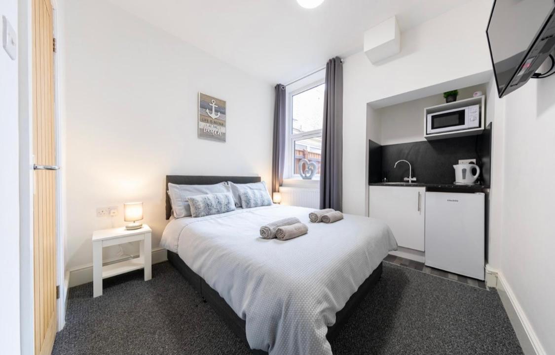 Megs Island Guest House Cleethorpes Buitenkant foto